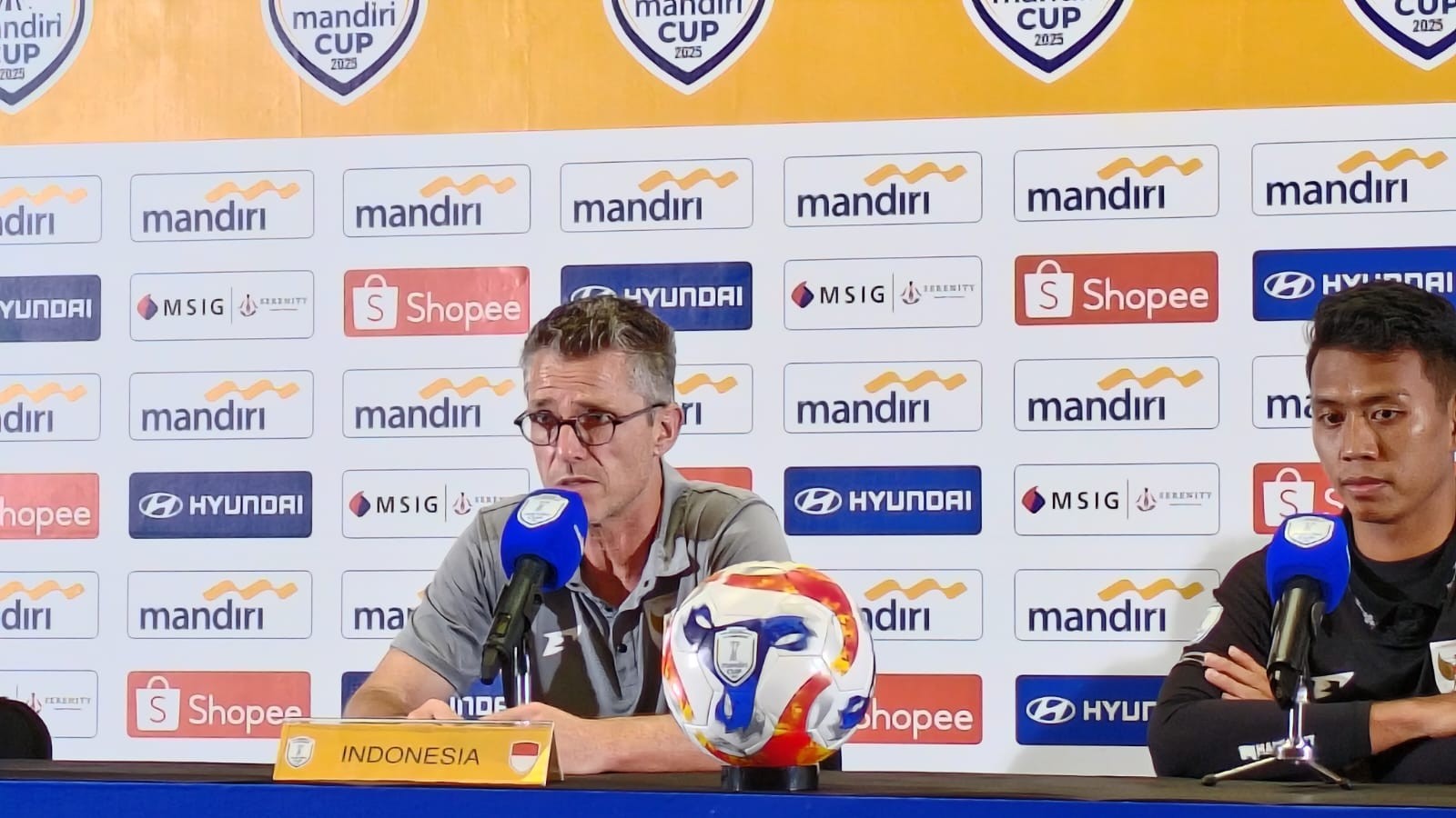 Suara Habis, Gerald Vanenburg utus Asisten Pelatih Hadiri Jumpa Pers Usai Laga Lawan Thailand