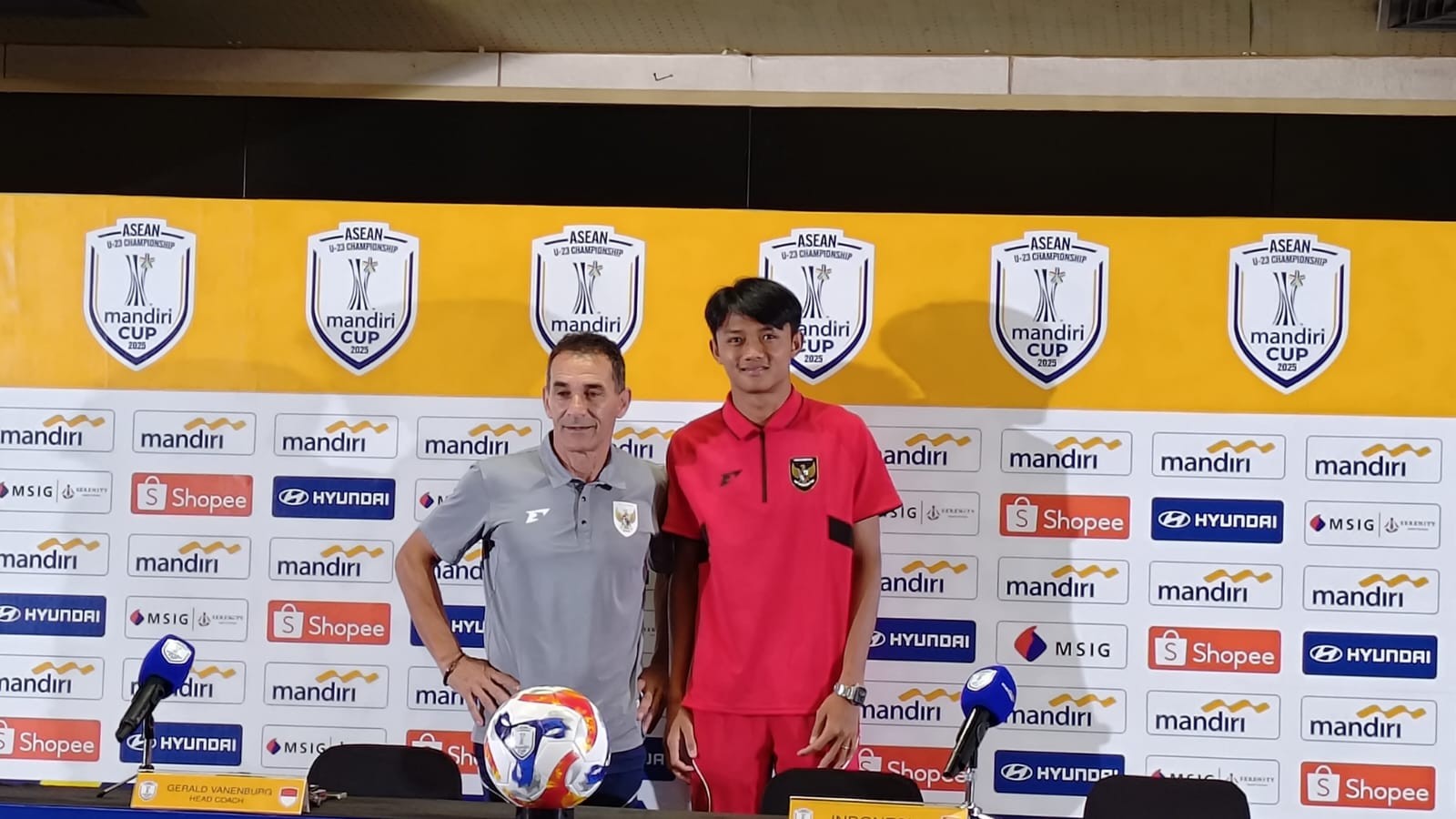 Gerald Vanenburg Ungkap Kondisi Suaranya Sudah Membaik, Siap Berteriak Kembali di Final Lawan Vietnam