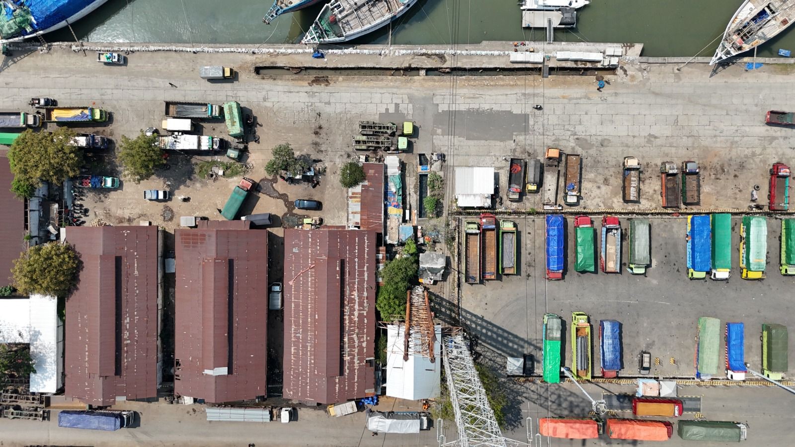 Wujudkan Pelabuhan Modern dan Berkelanjutan, Pelindo Regional 3 Lakukan Penguatan Dermaga Kalimas