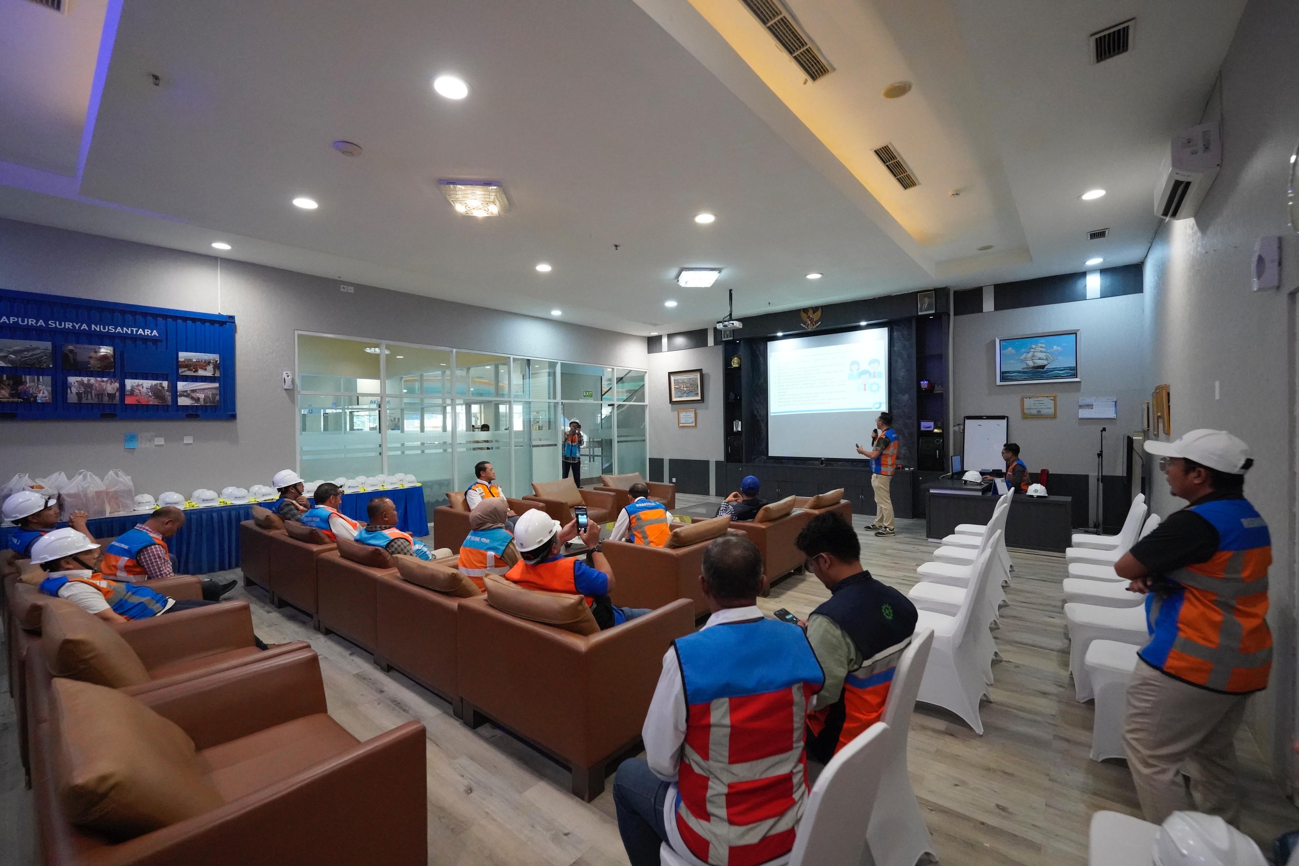 Management Walkthrough Gabungan : Komitmen Pelindo Sub Regional Jawa Wujudkan Pelabuhan Aman dan Nyaman