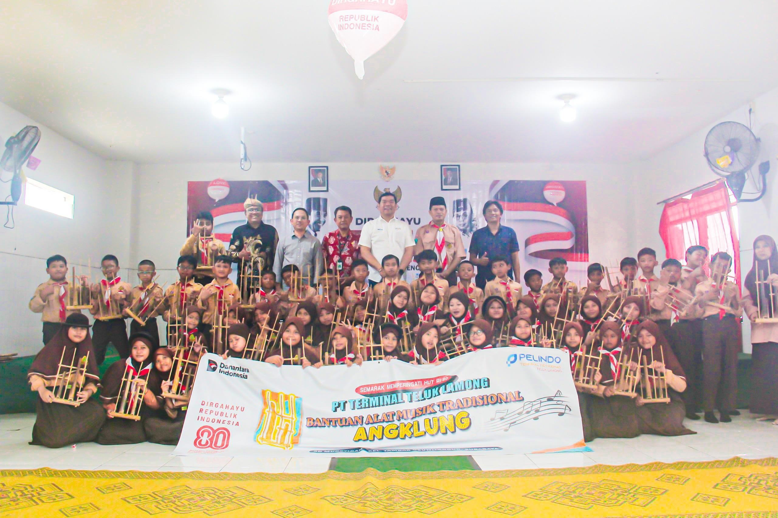 Semarak HUT RI ke-80, TTL Ajak Pelajar Kenali Dunia Pelabuhan, Lestarikan Budaya Angklung, dan Tanam Ratusan Pohon
