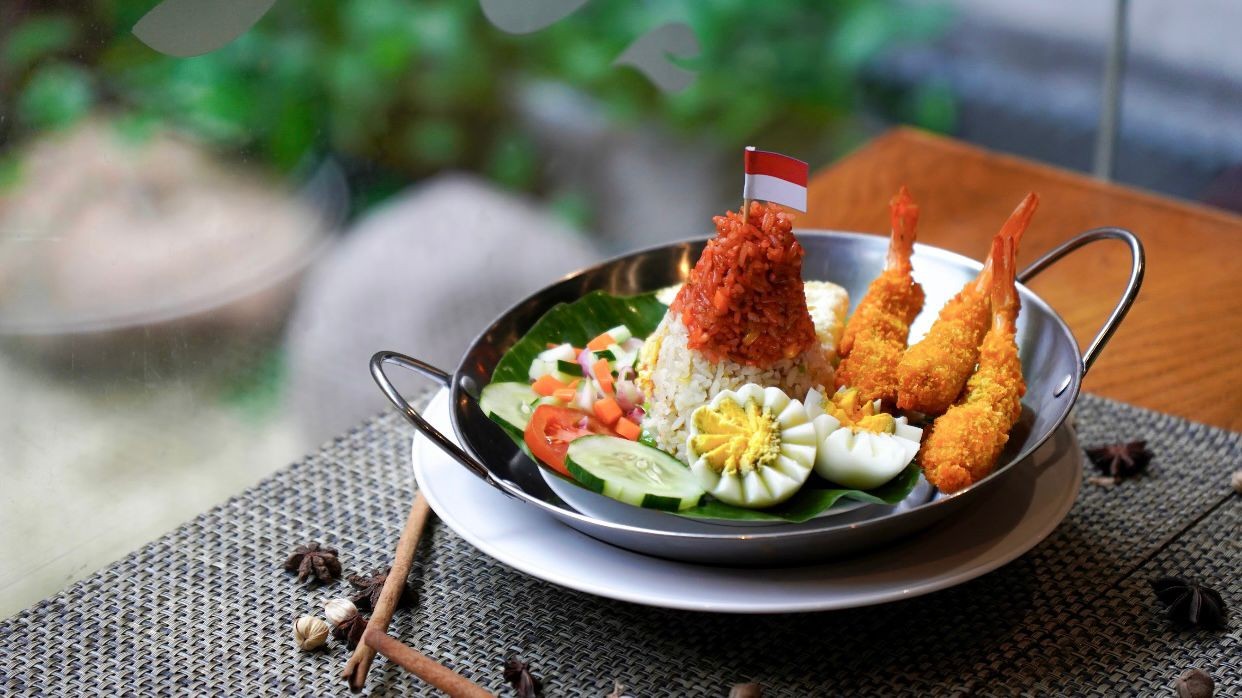 Midtown Hotel Surabaya Hadirkan “Nasi Goreng Merah Putih” untuk Rayakan HUT RI ke-80