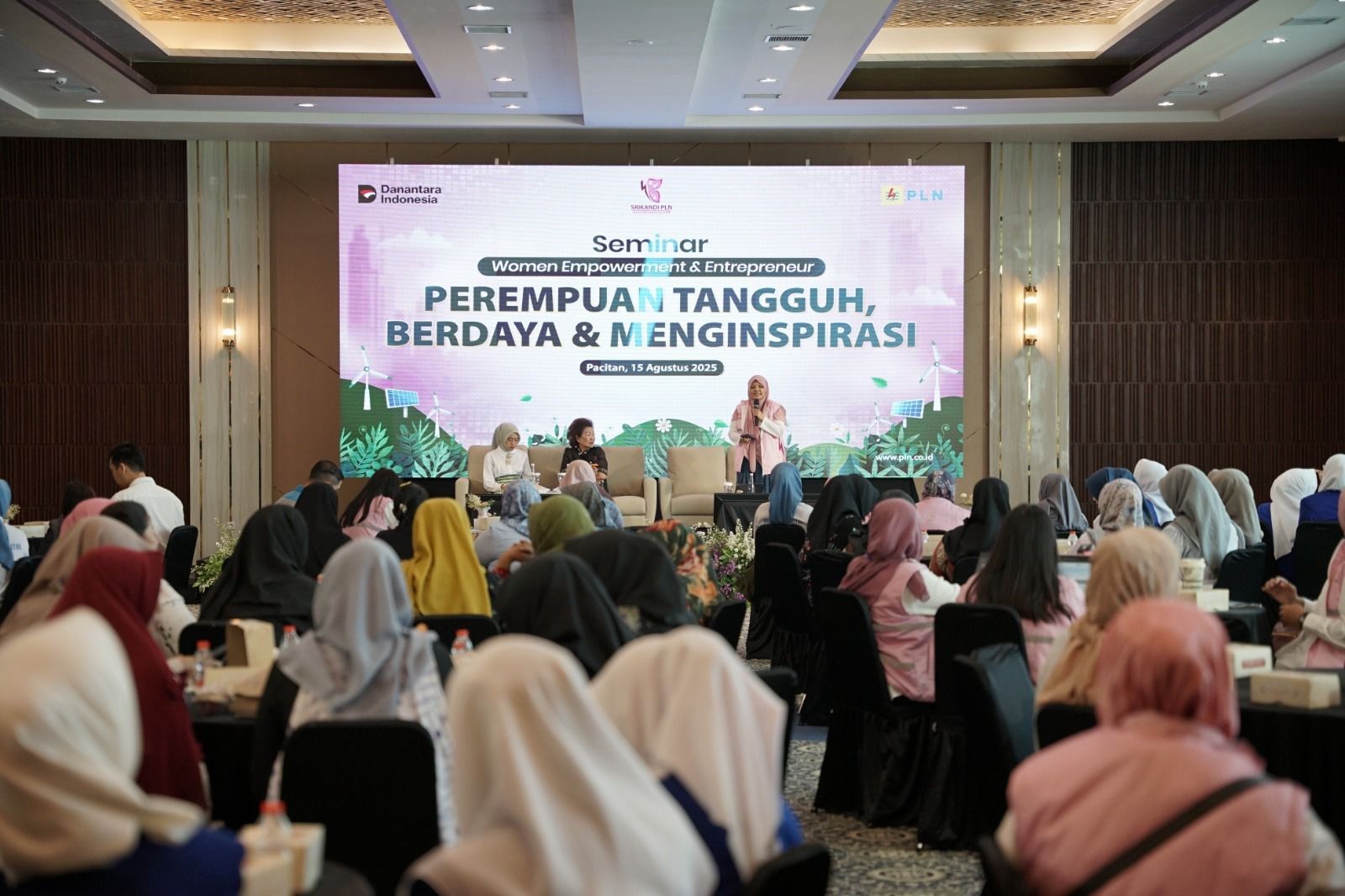 PLN Peduli Pendidikan Dorong Perempuan Berdaya dan Menginspirasi Lewat Seminar Women Empowerment & Entrepreneur