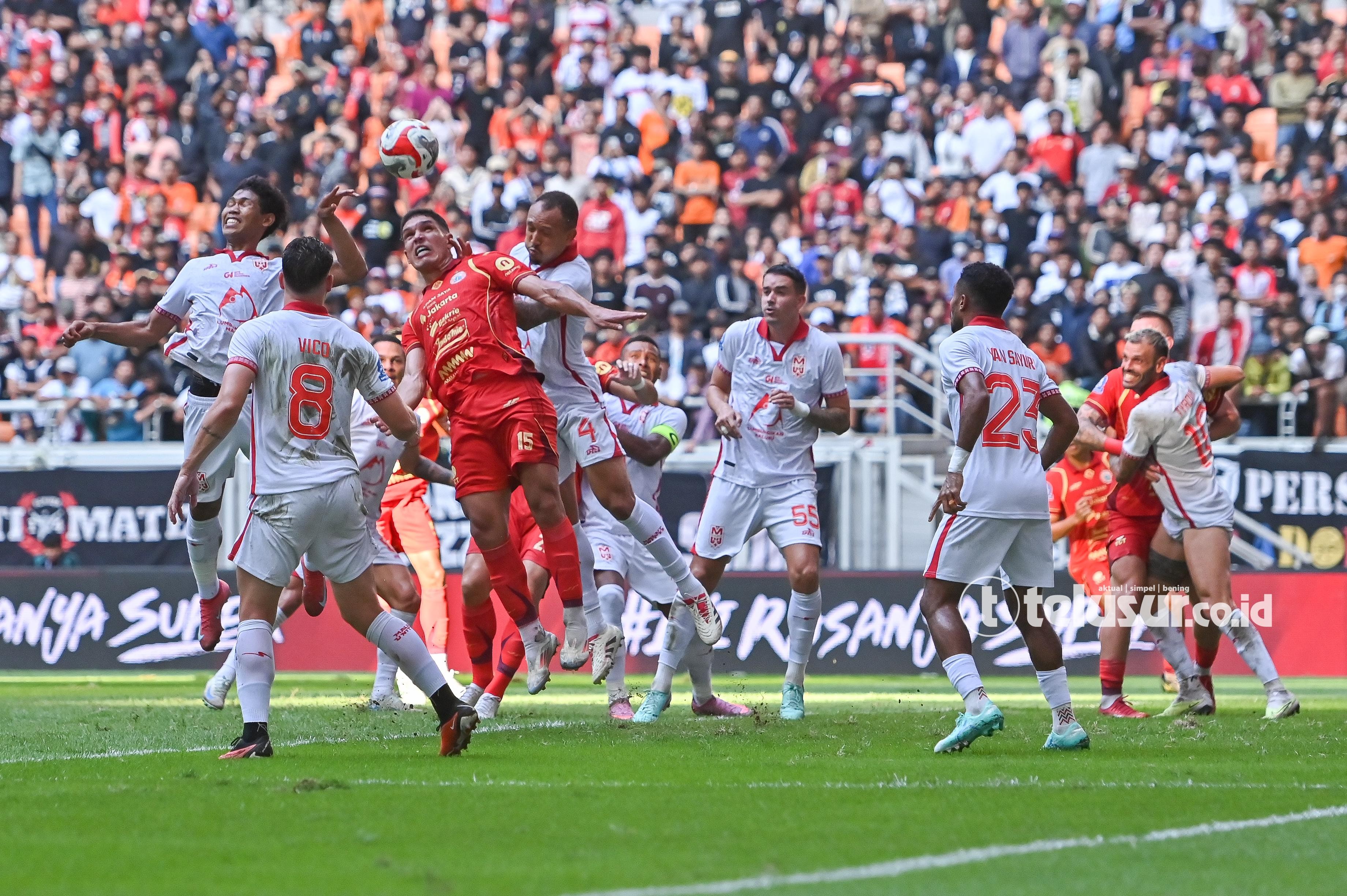 Diwarnai Kartu Merah, Persija Ditahan Imbang Malut United di JIS