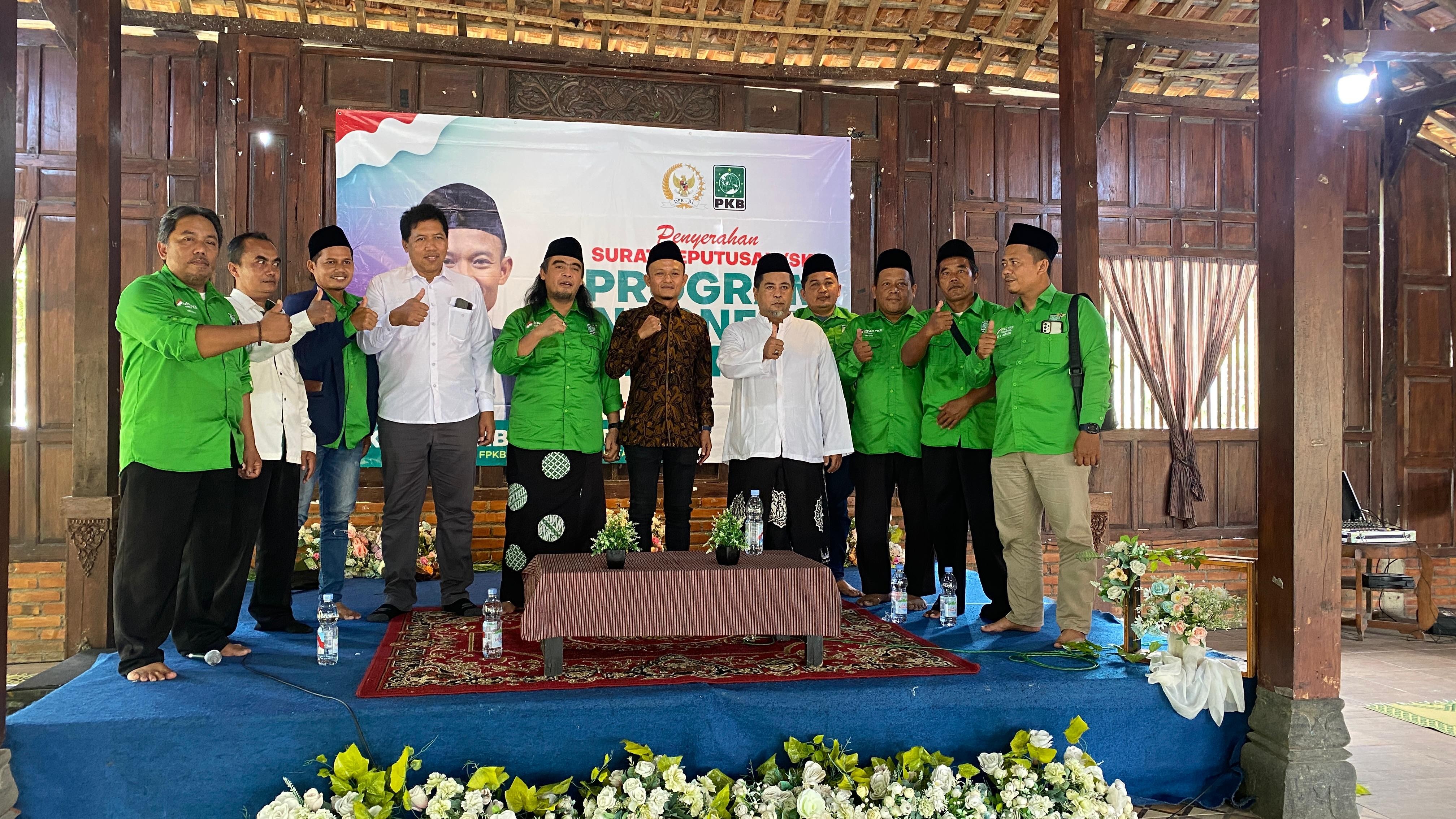 Legislator PKB Serahkan 1.207 SK Program Indonesia Pintar di Sleman