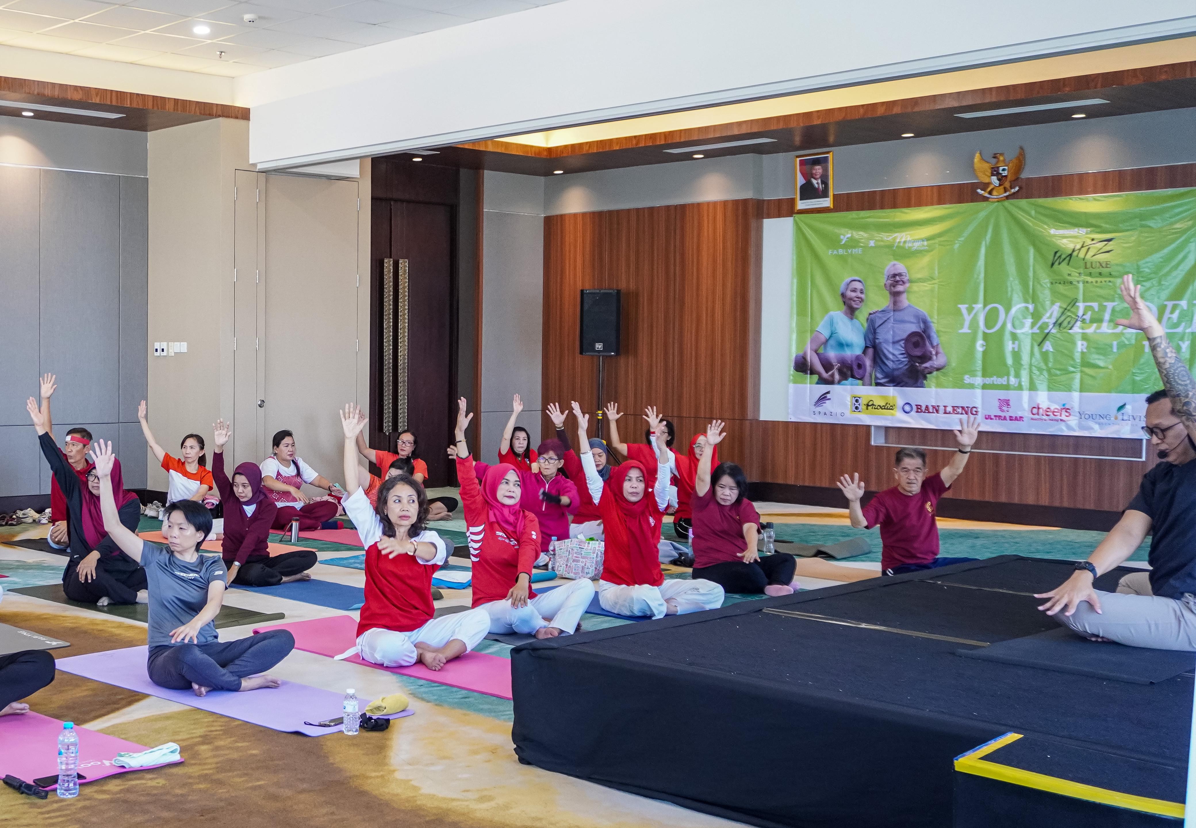 Yoga for Elder: Ajak 30 Lansia Rayakan Kemerdekaan dengan Yoga di Whiz Luxe Hotel Spazio Surabaya