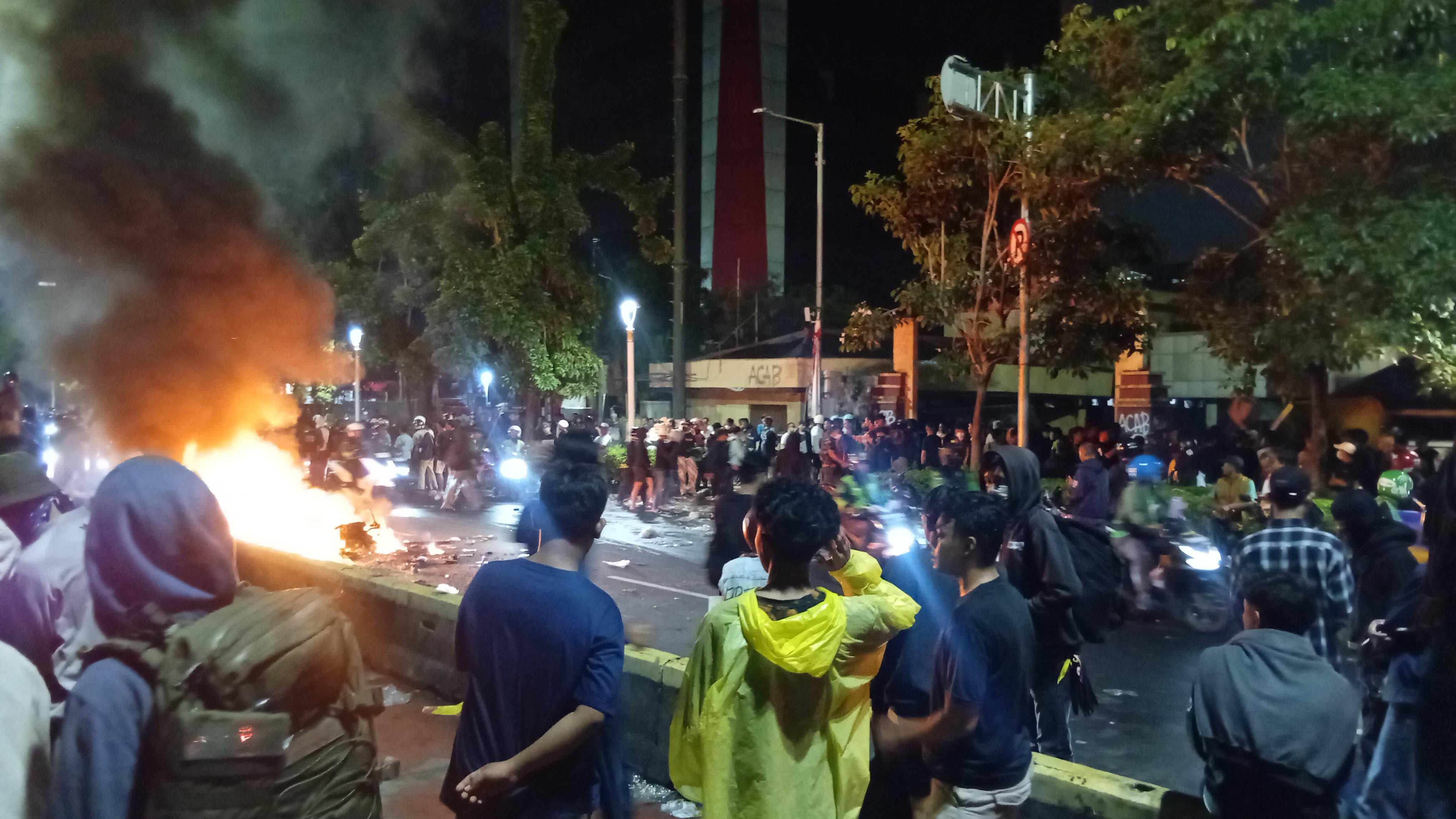 Dari Mako Brimob, Massa Jarah Markas Gegana di Kramat Raya
