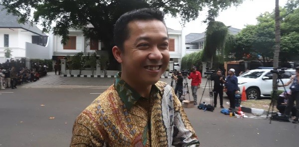 Dito Ariotedjo Dicopot dari Jabatan Menpora, Taufik Hidayat Sambangi Kemenpora di Malam Hari
