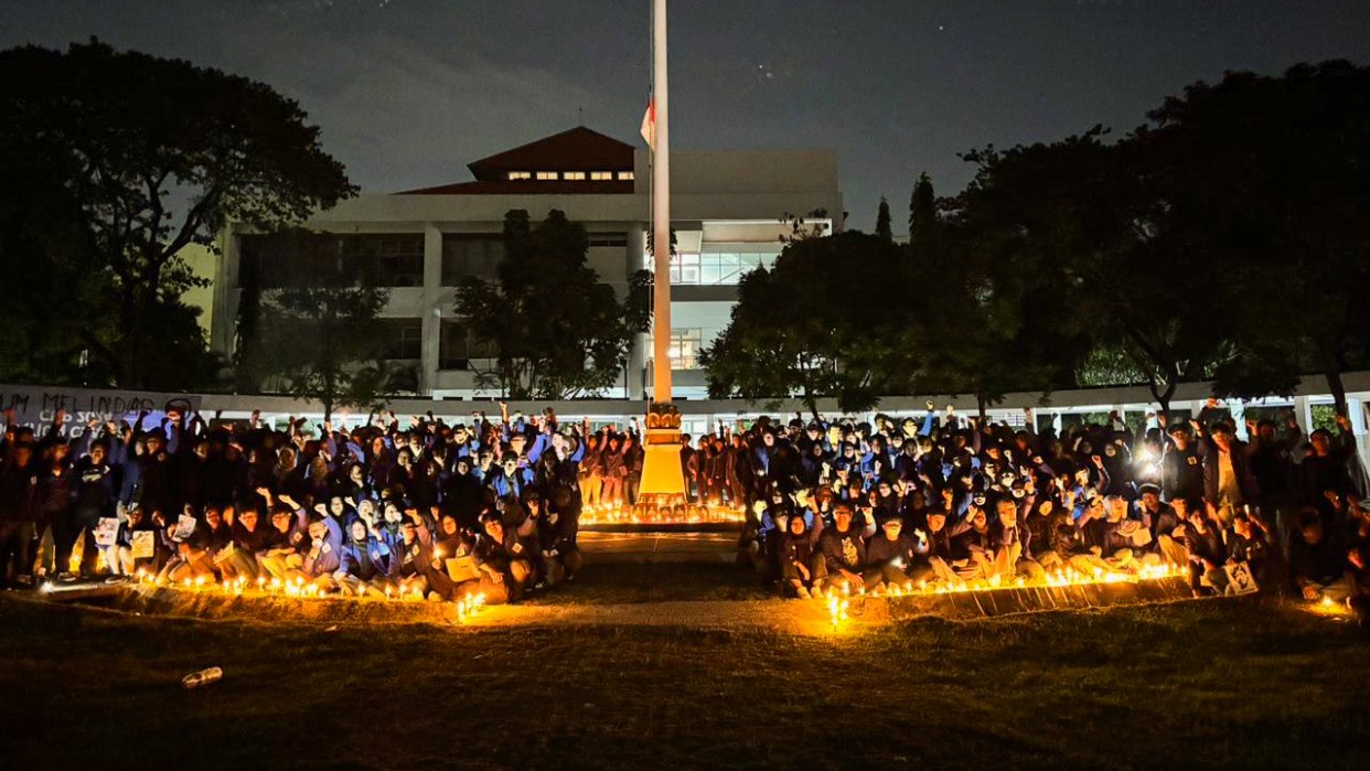 Aksi Simbolik KM ITS Soroti Krisis Demokrasi di Indonesia