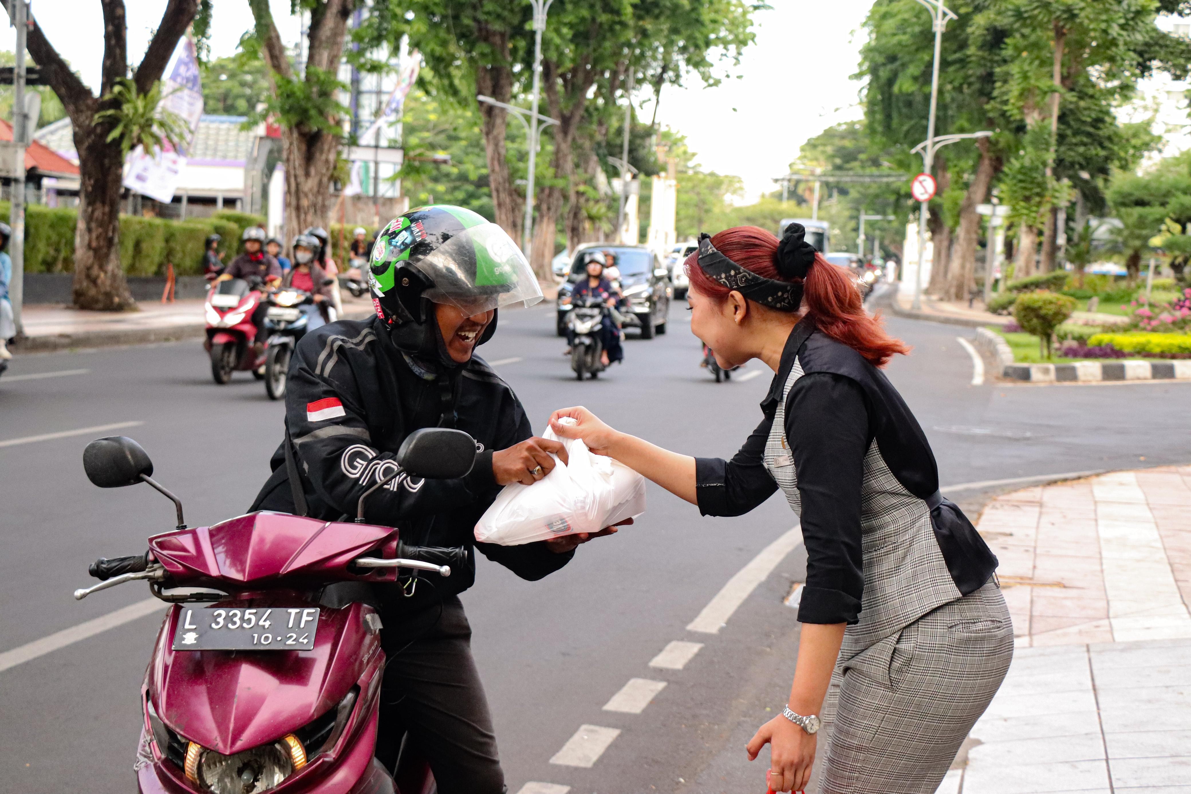 MORAZEN Surabaya Rayakan Ulang Tahun ke-7 dengan Berbagi Bersama Driver Ojek Online