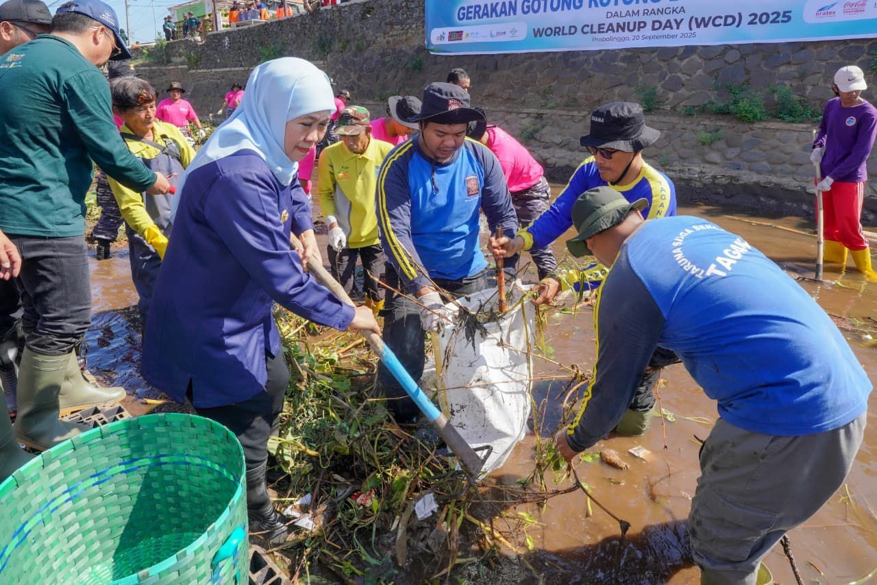 Gubernur Khofifah Pimpin Aksi Bersih Sungai dalam Momen WCD di Probolinggo, Komitmen Menuju Indonesia Bersih 2029
