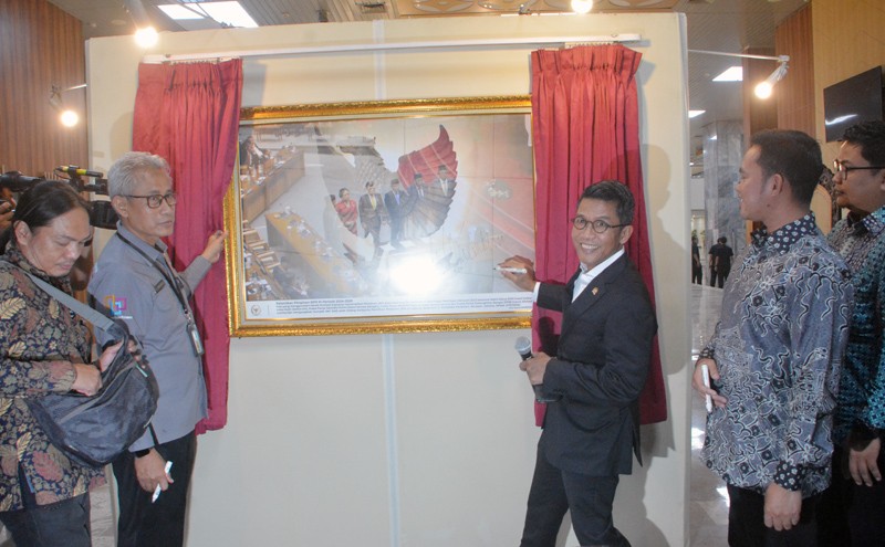 Misbakhun Resmikan Pembukaan Pameran Foto Warna-Warni #15 di DPR