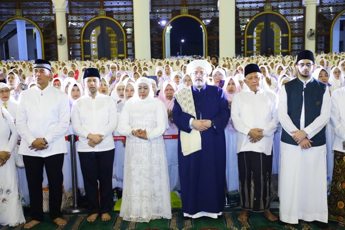 Gubernur Khofifah Pesankan Pentingnya Akhlak dalam Penggunaan Media Digital di Peringatan Maulid Nabi Muhammad SAW