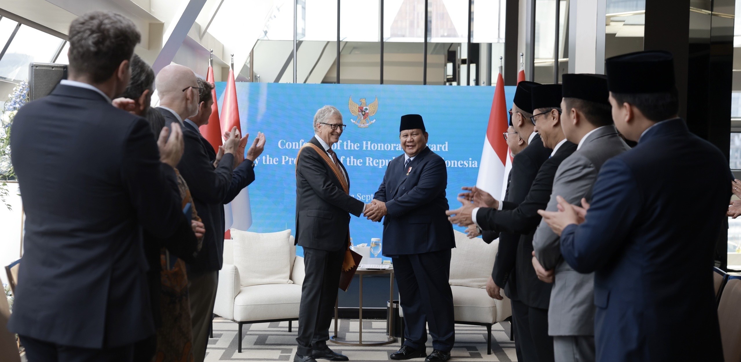 Prabowo Berikan Bintang Jasa Utama ke Bill Gates: Bantuannya untuk Indonesia Luar Biasa