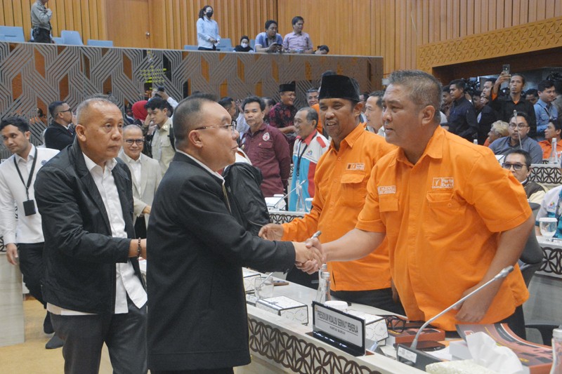 Koalisi Serikat Buruh Serahkan Draf Rancangan Undang-Undang (RUU) Ketenagakerjaan Ke Pimpinan DPR