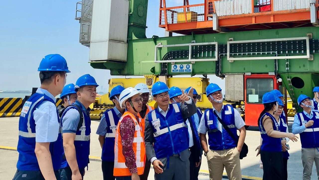 Saigon New Port Benchmark Digitalisasi dan Teknologi Greenport ke Terminal Teluk Lamong