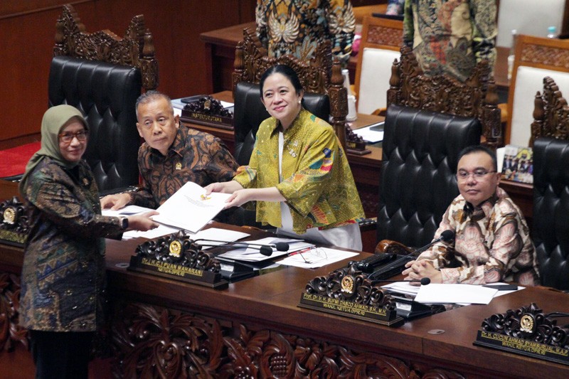 Pengesahan RUU BUMN Menjadi UU Di Paripurna DPR