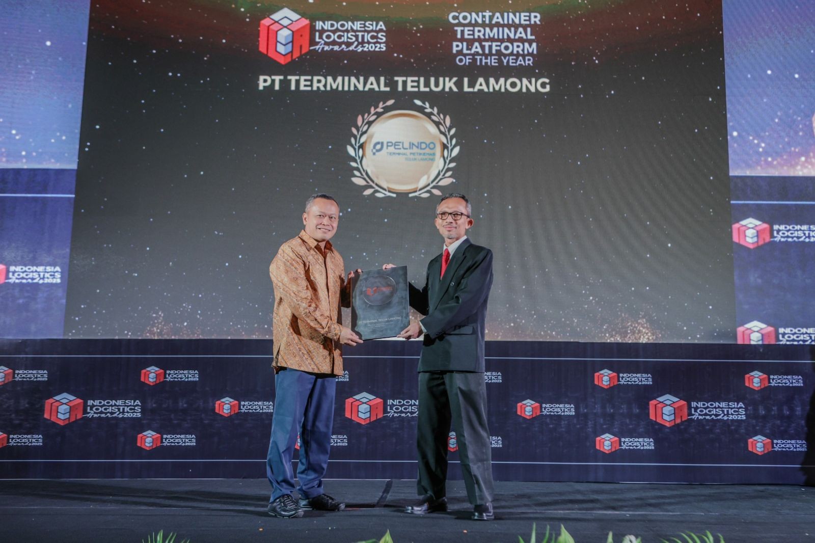 PT Terminal Teluk Lamong Raih Dua Penghargaan pada Indonesia Logistics Awards 2025 di Jakarta