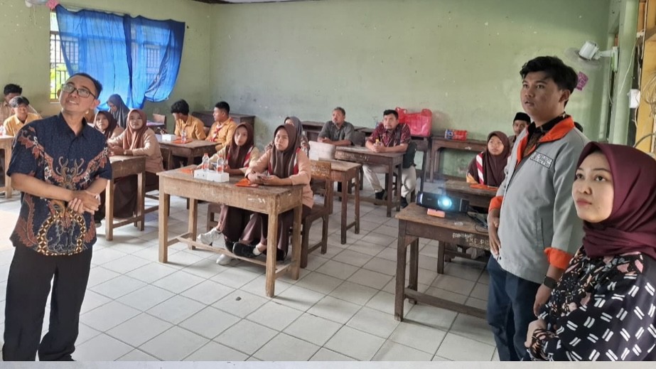 PPNS Latih Optimalisasi Pembelajaran Digital bagi Guru & Siswa di SMA PGRI Perak Jombang