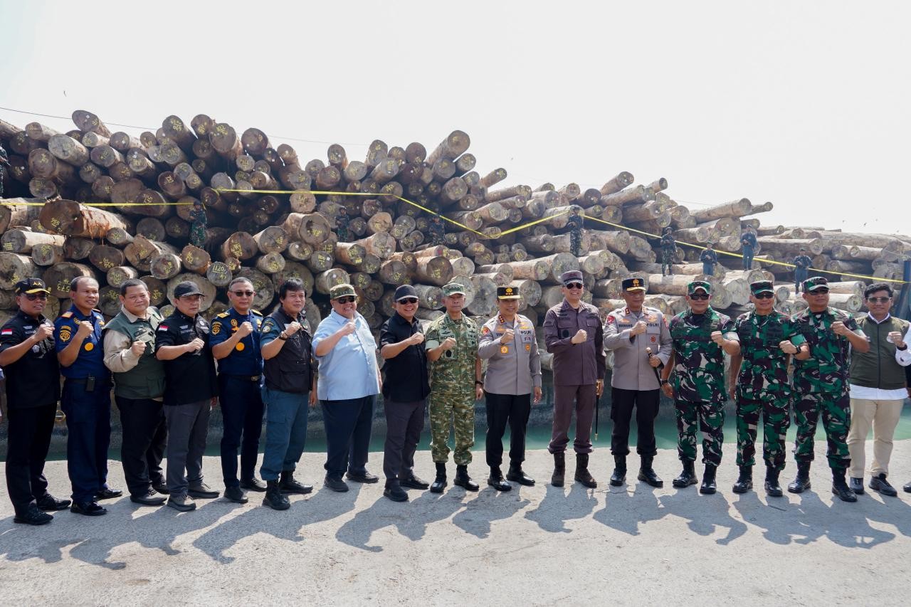 Danrem 084/BJ Dampingi Kunjungan Kasum TNI di Pelabuhan Gresik
