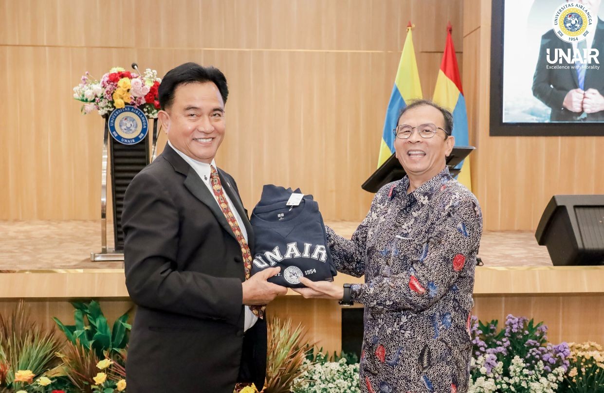 Menko Kumham Imipas Prof. Yusril Ihza Mahendra Beri Kuliah Umum di FH UNAIR soal Pembaruan Hukum Nasional
