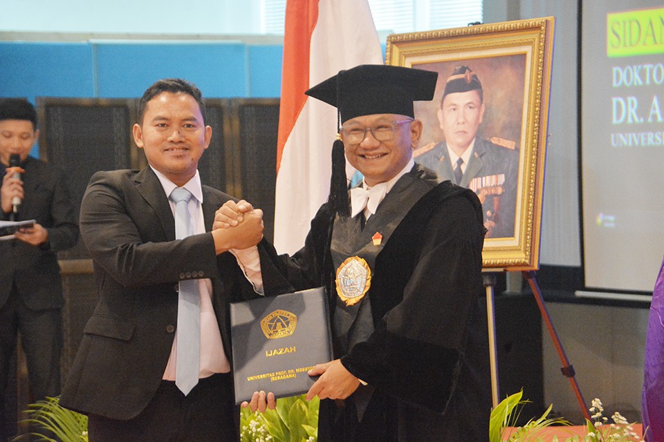 Ketua KWP Ariawan Raih Gelar Doktor Adminstrasi Publik Di Univ Prof Dr Moestopo Beragama