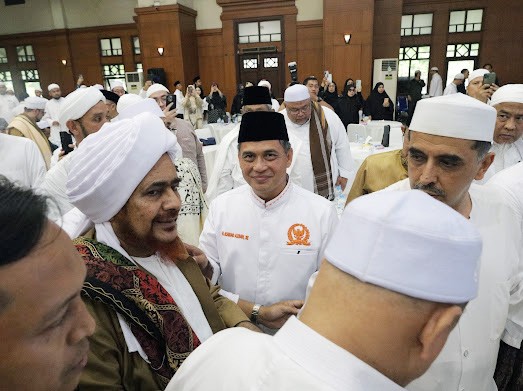 Dekat dengan Ulama, Bang Azran Bertemu Habib Umar bin Hafidz dan Hadir di Silaturahmi Nasional 