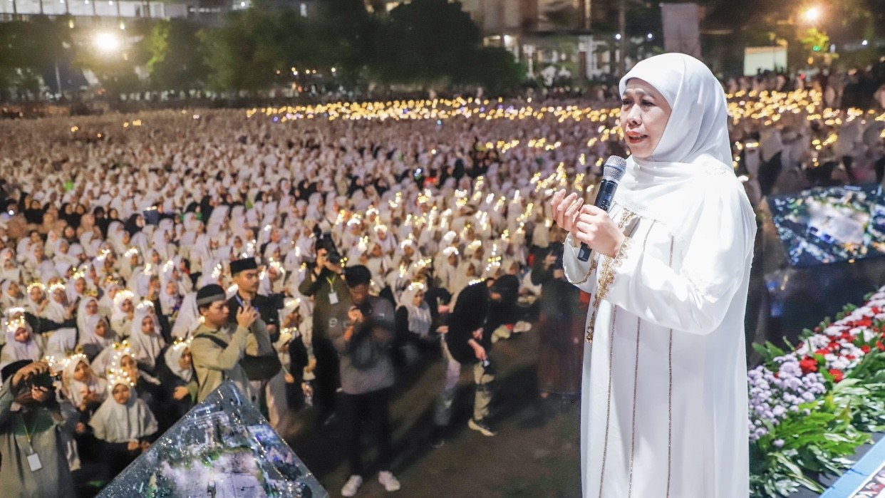 Jelang Hari Santri ke-10, Gubernur Khofifah Hadiri Lirboyo Bersholawat Bersama Habib Syech
