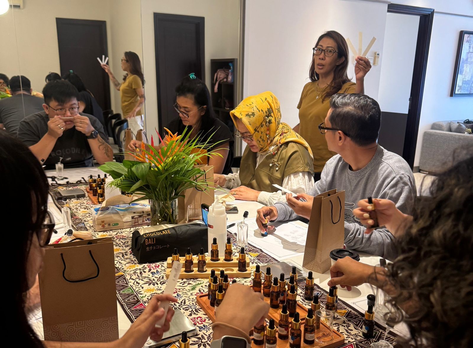 Dukung Brand Lokal, Somerset Berlian Gelar Workshop Meracik Parfum Bersama LAWASAN