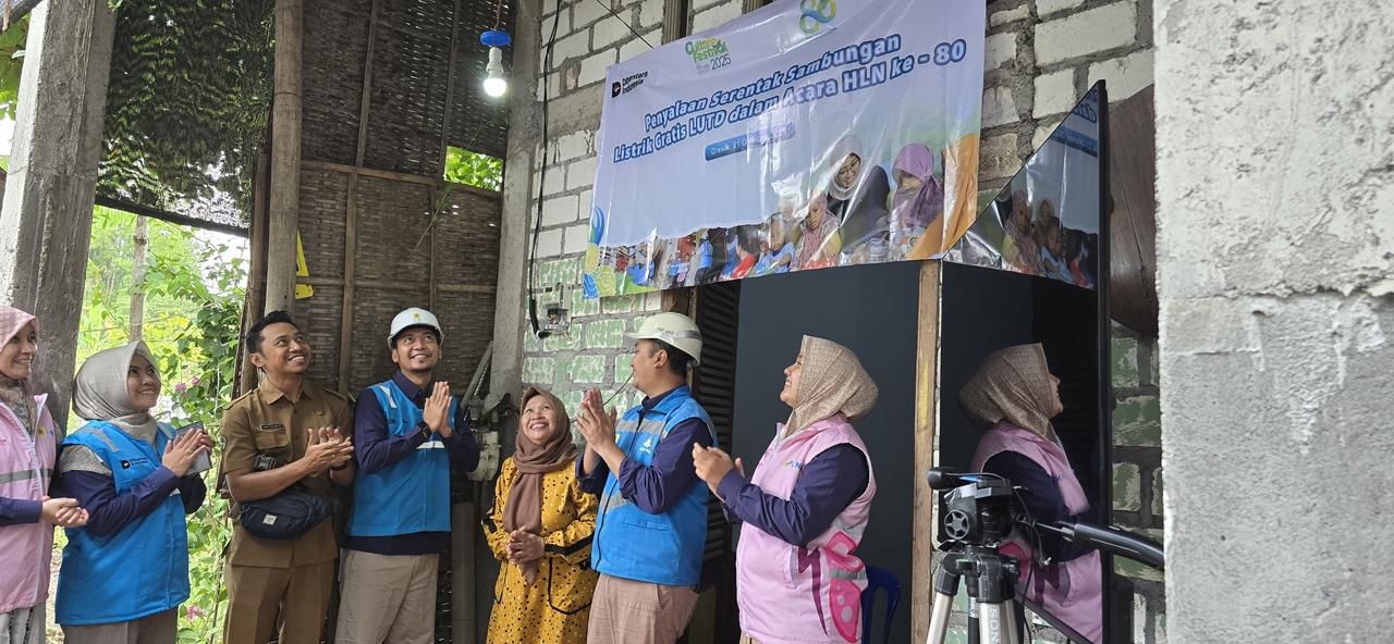 Jelang Hari Listrik Nasional, PLN Sambung Listrik Gratis 283 Masyarakat Pra Sejahtera di Jawa Timur