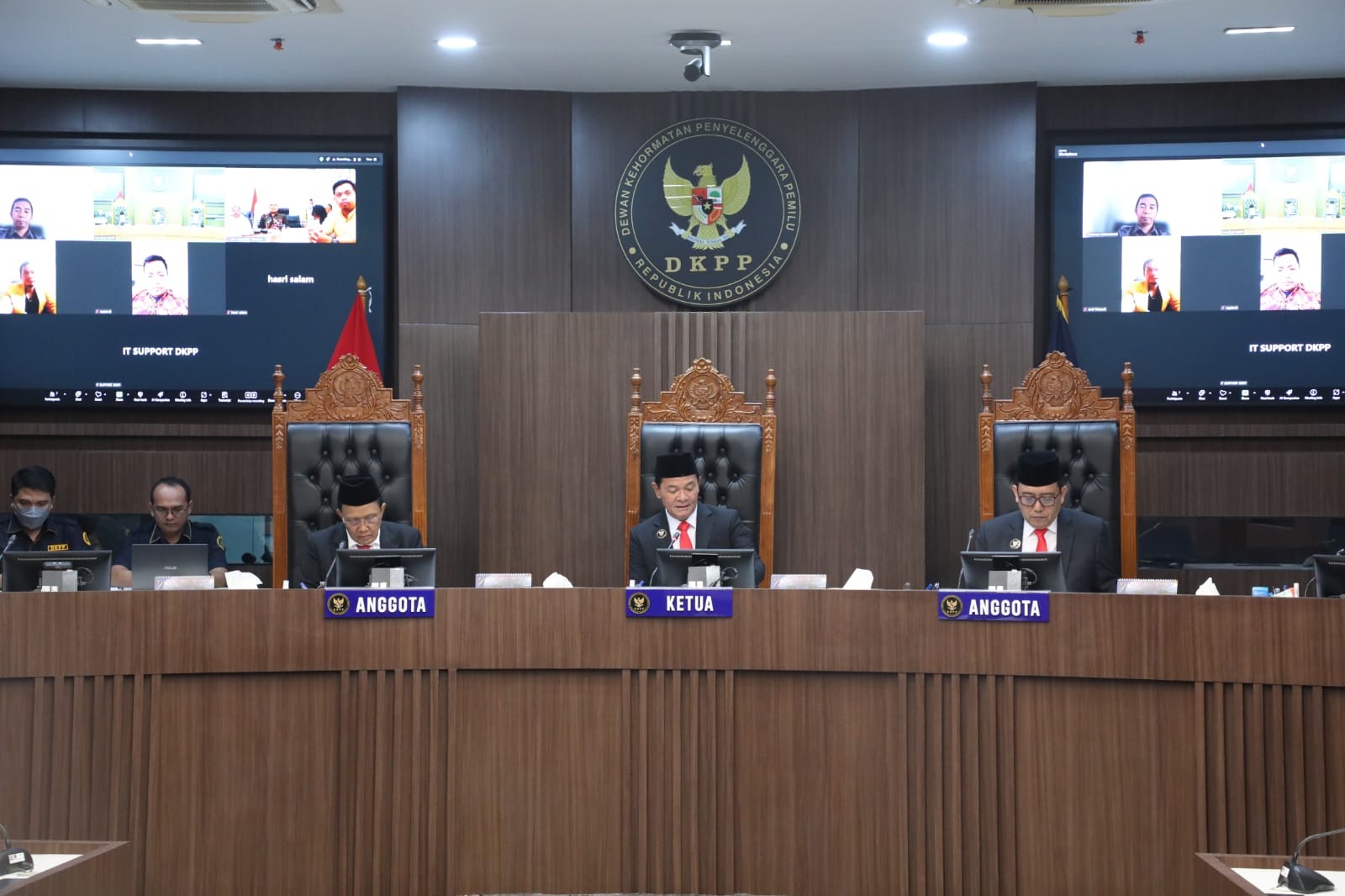 DKPP Pecat Ketua Bawaslu Sulawesi Barat