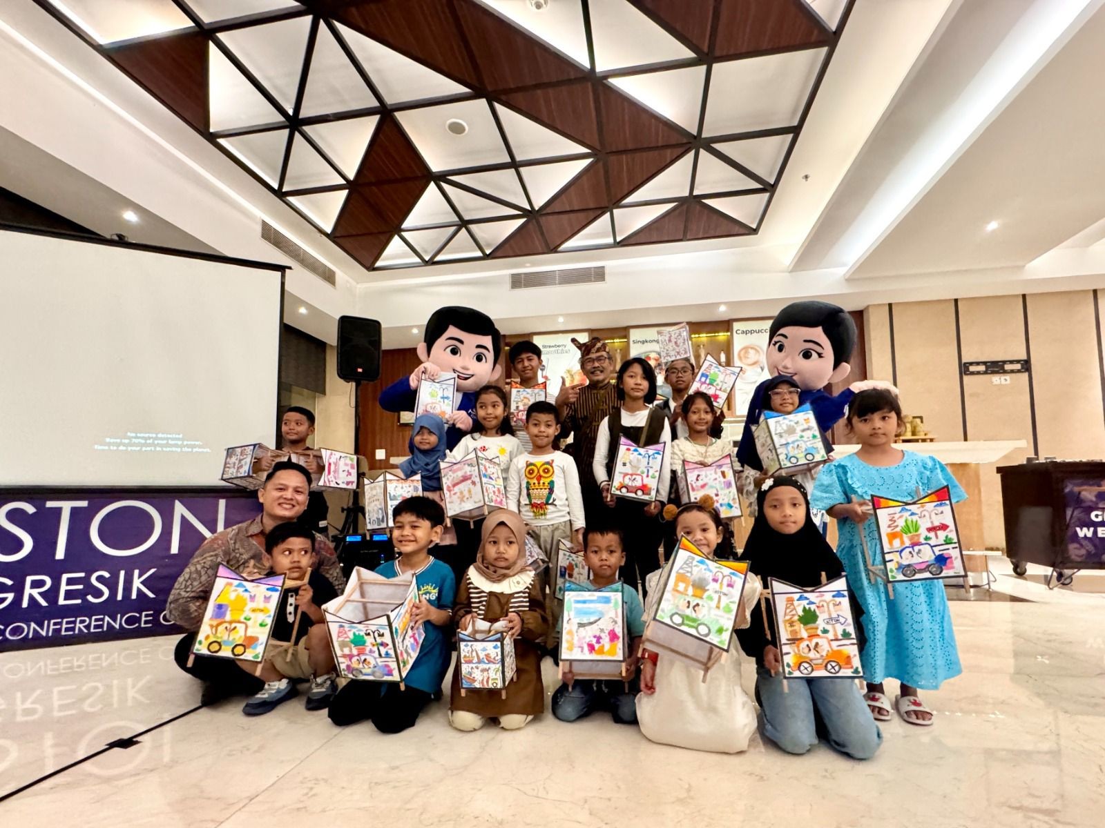Aston Gresik Hidupkan Warisan Budaya Lewat Kelas Membuat Damar Kurung
