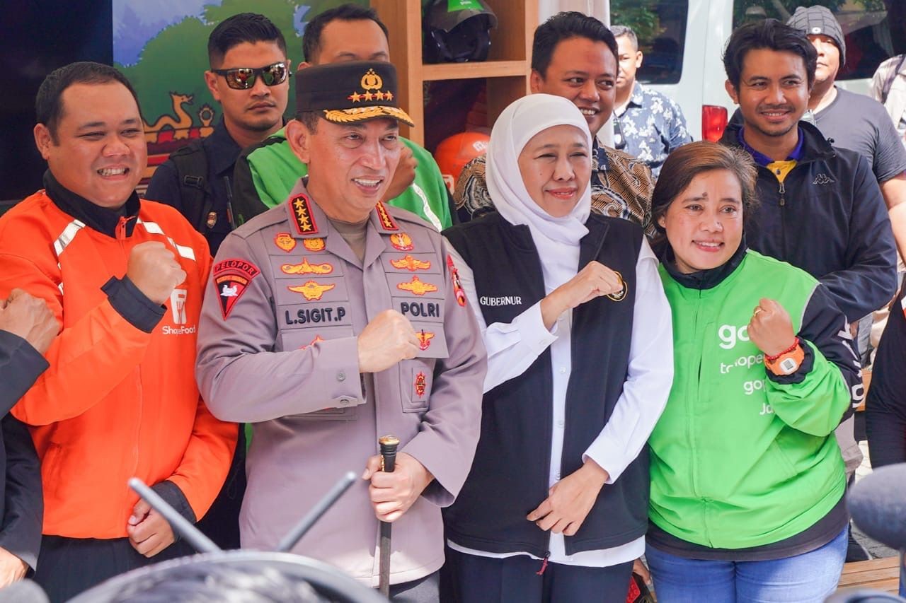 Kapolri Pimpin  Apel Bersama 4.425 Ojol Jogo Jatim, Gubernur Khofifah Apresiasi Sinergi Jajaran Kepolisian Bersama  Ojol Jaga Kamtibmas di Jawa Timur