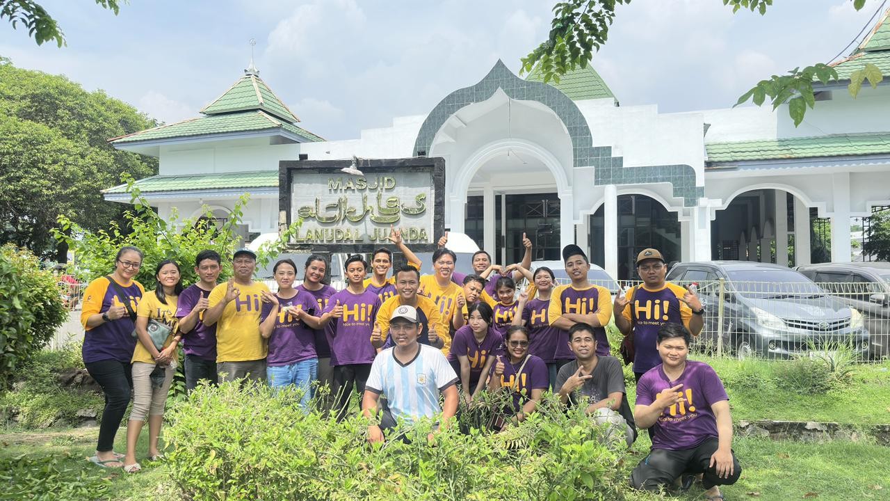 Premier Place Hotel Berbagi Kepedulian Lewat Aksi Bersih-Bersih 15 Masjid dan Mushola