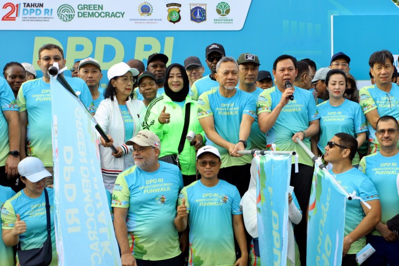 Ketua DPD RI Sultan B.Najamudin Lepas Peserta Green Democracy Fun Walk