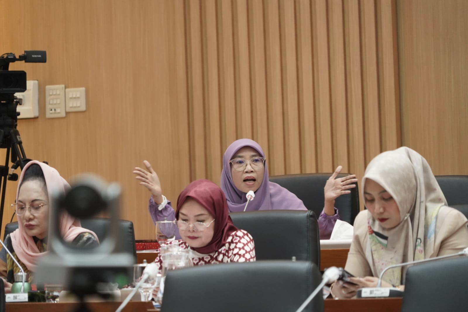 DPR: Dialog Bipartit Langkah Tepat, PHK Harus Jadi Opsi Terakhir
