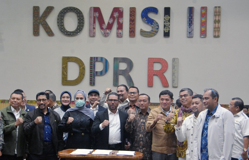 Komisi III Dan Pemerintah Setujui Naskah RUU KUHAP Dibawa Ke Paripurna DPR