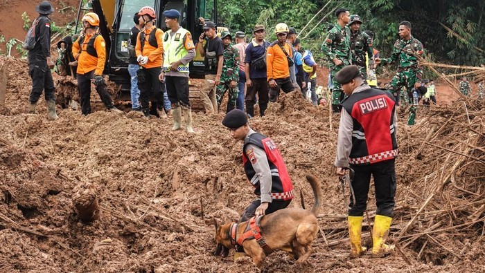 Pencarian Korban Longsor Cibeunying Hari Ke-4, Total 13 Orang Ditemukan