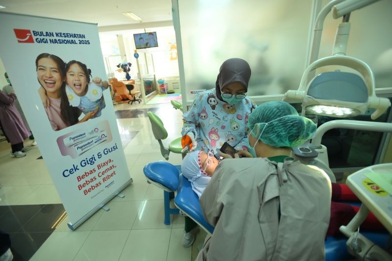 Di Bulan Kesehatan Gigi Nasional 2025, Pepsodent Bersama FKG RSGM UNAIR Bantu Masyarakat Surabaya Atasi Masalah Gusi