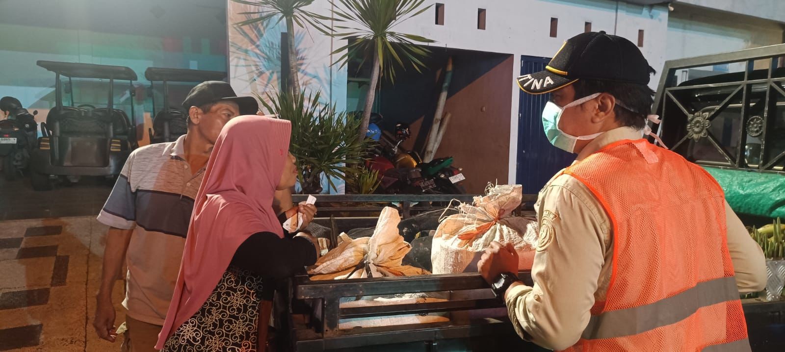 Karantina Jawa Timur Gagalkan Pengiriman 40 Ekor Ayam “Bodong” ke Bali