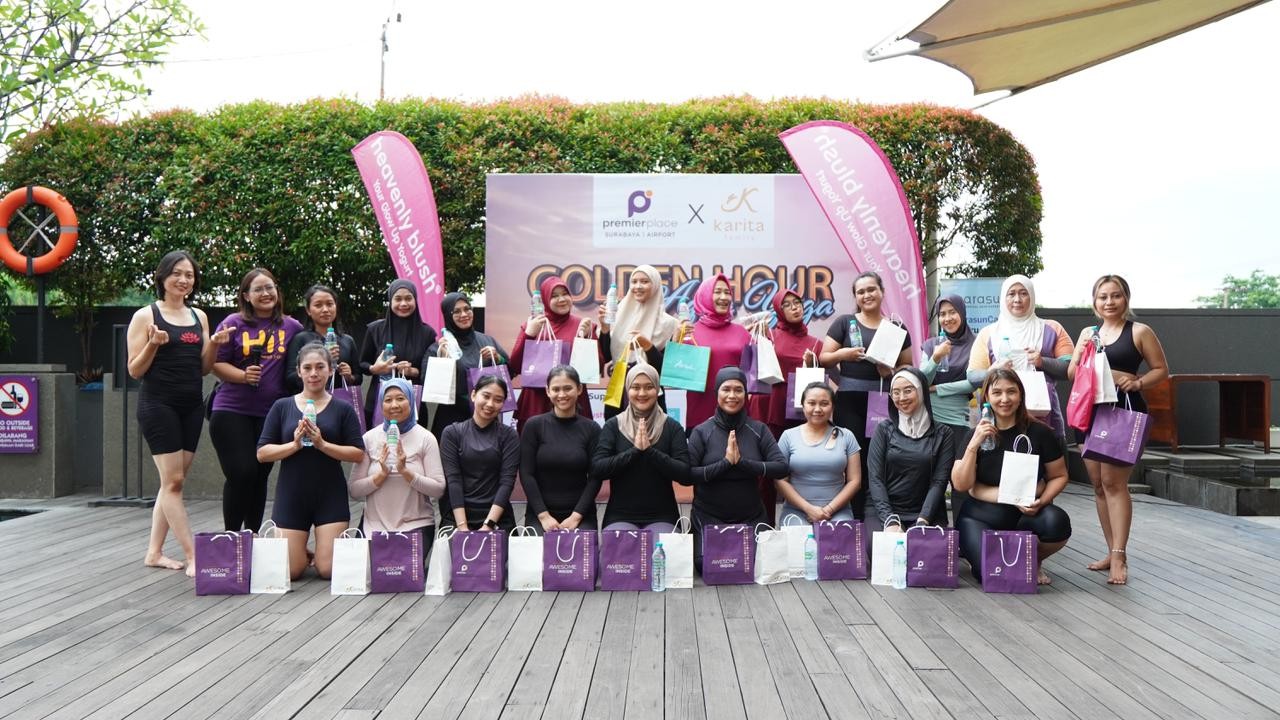 Aqua Yoga di Senja, Cara Unik Premier Place Hotel Peringati Hari Kesehatan Nasional