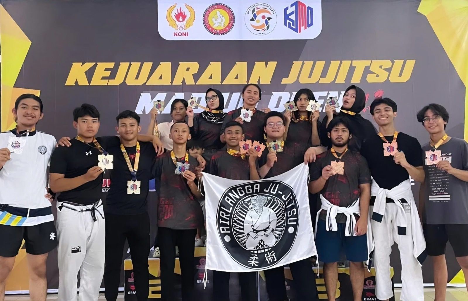 Ukir Sejarah Baru, Jujitsu UNAIR Bawa Pulang 15 Medali