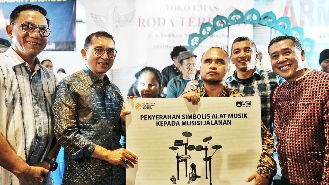 Kementerian Kebudayaan Serahkan Bantuan Alat Musik kepada IMJ Yogyakarta