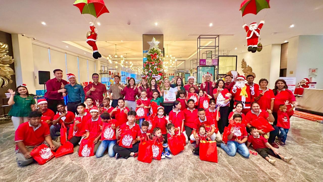 Swiss-Belinn Airport Surabaya Rayakan Christmas Tree Lighting Ceremony Bersama Anak Panti Asuhan Dorkas