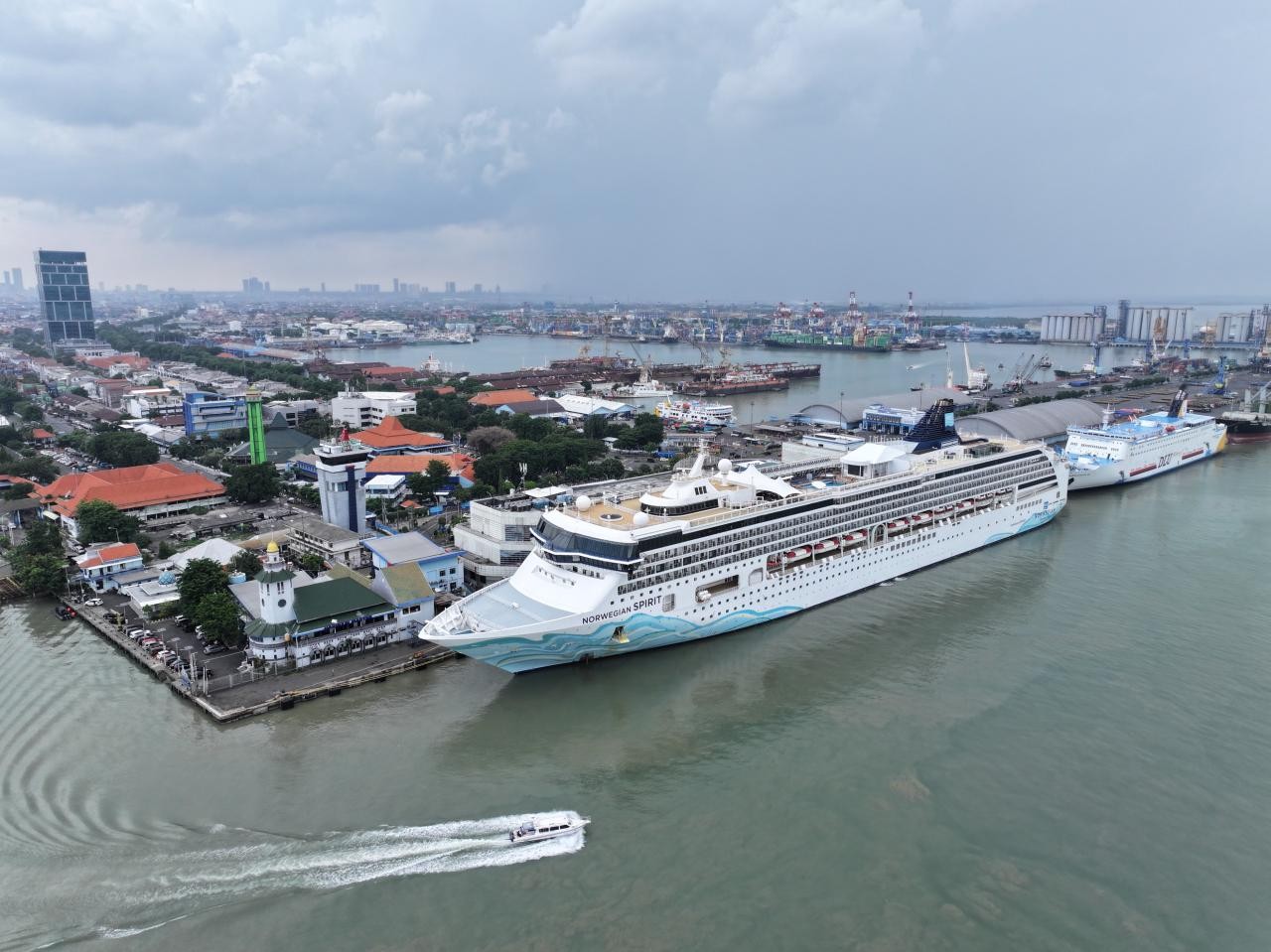 MV Norwegian Spirit Sandar Perdana di Tanjung Perak, Awali Ramainya Kapal Pesiar Akhir 2025