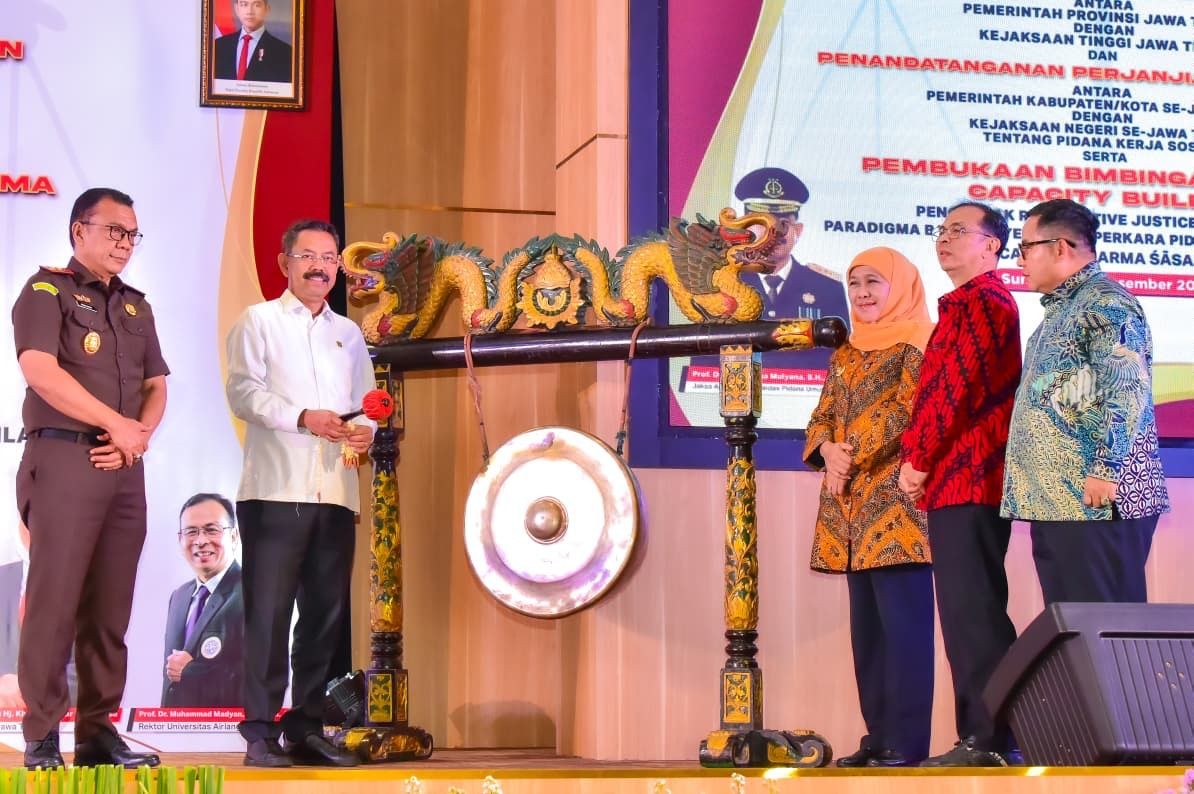 Gubernur Khofifah Tandatangani MoU Pidana Kerja Sosial dengan Kajati Jatim, Dorong Pergeseran Paradigma Pemidanaan