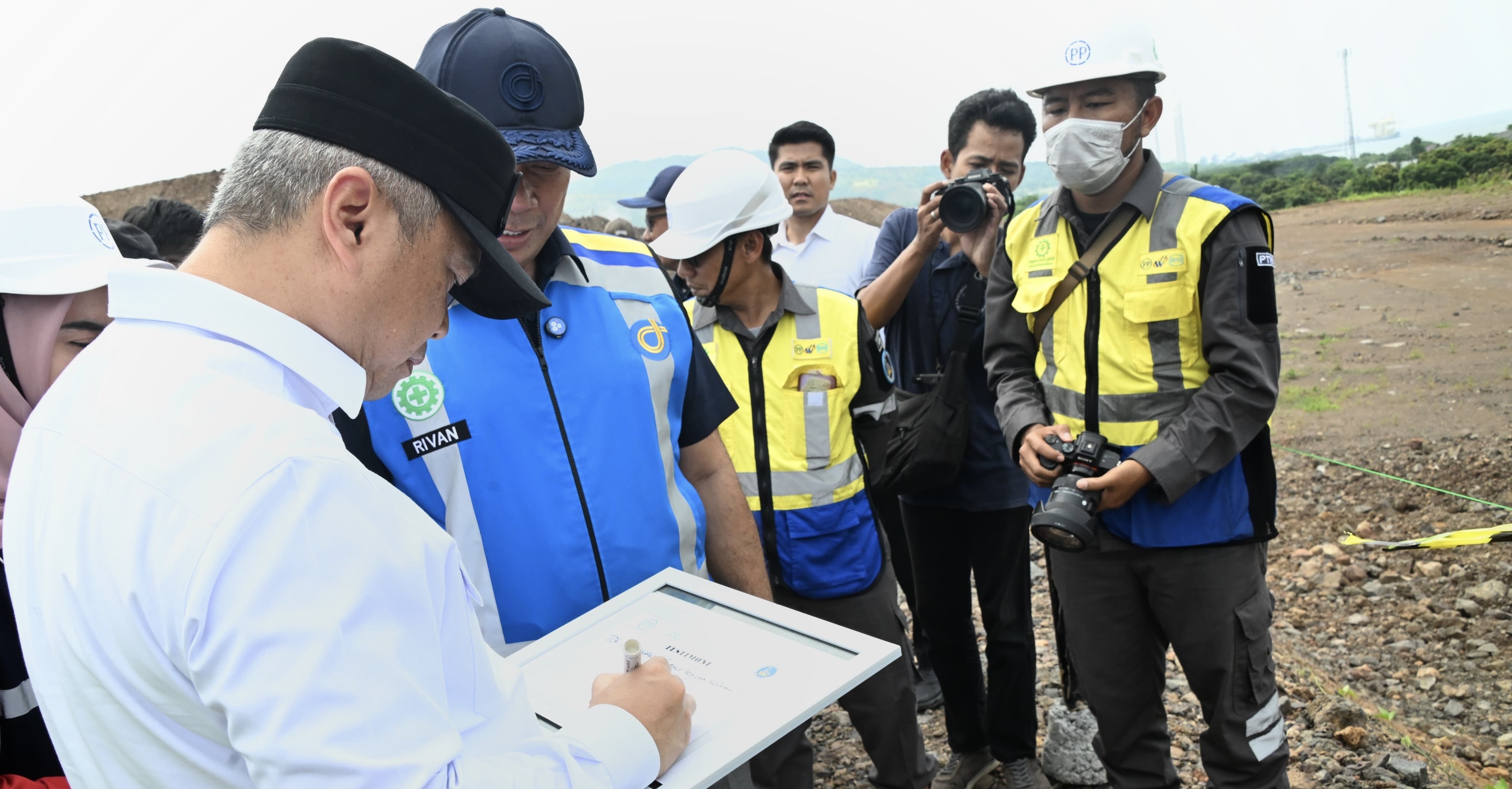 Susuri Jalur Darat Surabaya-Banyuwangi, Menhub Dudy Pastikan Kesiapan Nataru di Jatim