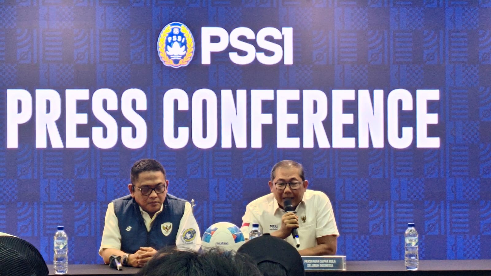 PSSI Akui Tersisa Dua Nama Calon Pelatih Timnas Indonesia, Giovanni Van Bronckhorst dan John Herdman? 