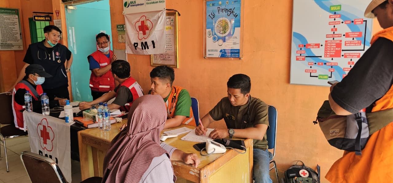 Pascabanjir, Tim UNAIR dan RS PMI Bogor Aktifkan Kembali Puskesmas Sungai Iyu di Aceh Tamiang