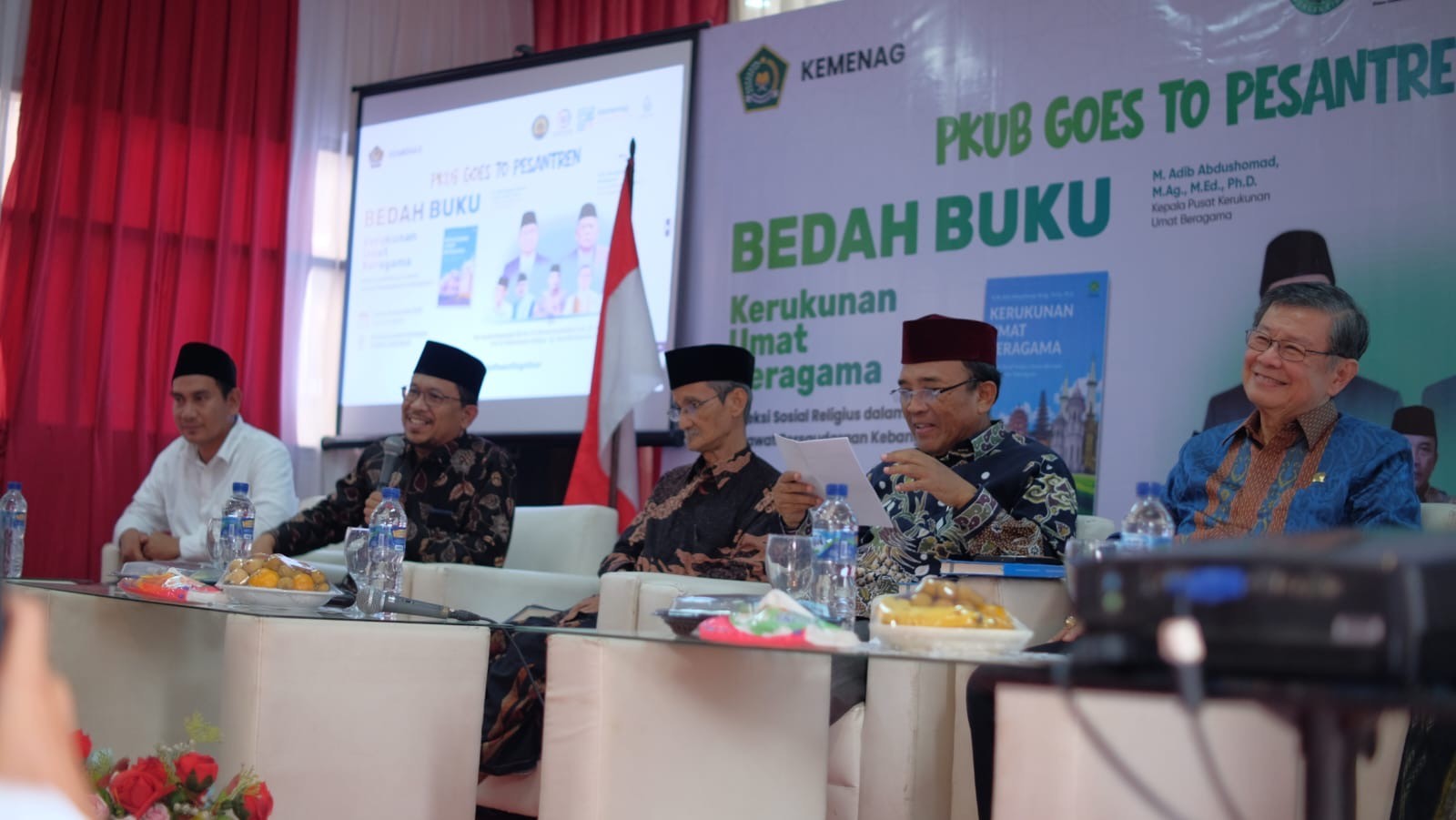 PKUB Goes to Pesantren 2025: Bedah Buku Kerukunan Umat Beragama di Ponpes Gedongan Cirebon
